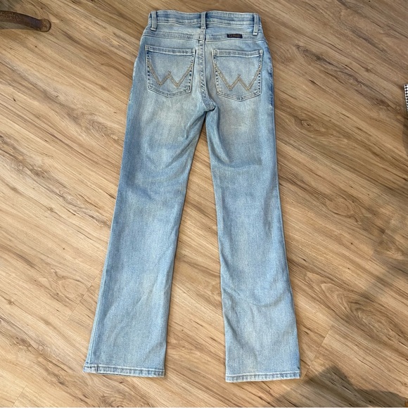 Wrangler Willow Ultimate Riding Jeans, Light Wash, Size 1x32 - Picture 7 of 15